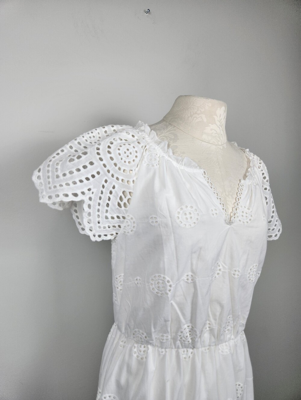 White Eyelet 100% Cotton Midi Dress Flutter Sleeve Size Small Fits Medium - Picture 3 of 12